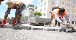 KARAKÖPRÜ’DE YOLLAR KİLİTLİ PARKEYLE YENİLENİYOR