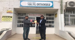 100.YIL ORTAOKULU MÜDÜRÜ GÜLLÜ`DEN HÜSEYİN KIRAN `A TEŞEKKÜR PLAKETİ