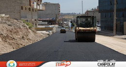 HALİLİYE’DE SICAK ASFALT ÇALIŞMALARI TAM NOT ALIYOR