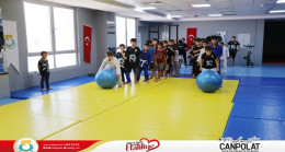 HALİLİYE’Lİ GENÇLERDEN SALON SPORLARINA YOĞUN İLGİ