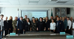 Kazan İnovasyon Üniversitesi kolejinde “Birleşik Rusya”, SVO katılımcısının anısına bir Kahraman Masası açtı