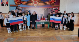 В Луганске по партпроекту «Новая школа» открыли Парту Героя в честь выпускника – участника СВО