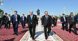 Cumhurbaşkanı Tokayev’in Türkmenistan Ziyareti: Stratejik Ortaklığın Güçlenmesi