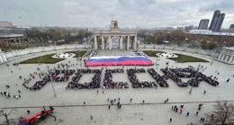 «Молодая Гвардия Единой России» и «Волонтерская Рота» организовали в Москве флешмоб ко Дню народного единства