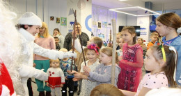 Ulyanovsk’ta Birleşik Rusya, geniş ailelerin çocukları için bir Yeni Yıl performansı düzenledi