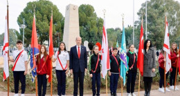 Cumhurbaşkanı Ersin Tatar, 21-25 Aralık Millî Mücadele ve Şehitler Haftası dolayısıyla Lefkoşa Şehitler Abidesi önünde düzenlenen anma törenine katıldı.