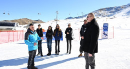 İlham Aliyev, Şahdağ Turizm Kompleksi’nde yer alan “Göl Kenarı” otelinde yürütülen çalışmalar ve “Kayak Kulübü” binasının inşaatı ile tanıştı.