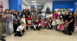 “Birleşik Rusya” Lipetsk’teki kamu destek merkezinde karikatür gösterimi ve Yeni Yıl partisi düzenledi