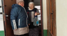“Birleşik Rusya” ve “Genç Muhafızlar”, Volgograd bölgesi Kotovo’da susuz kalan sakinlere yardım sağlamak için bir araya geldi