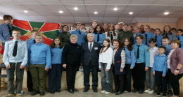 Birleşik Rusya, Murmansk bölgesindeki lise öğrencilerine kuşatma altındaki Leningrad sakinlerinin kahramanlıklarını anlattı