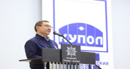 Владимир Якушев вручил партбилеты «Единой России» сотрудникам завода «Купол» в Ижевске
