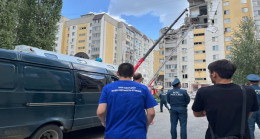 Birleşik Rusya gönüllüleri Saratov’daki apartman çökmesi mağdurlarına yardım ediyor