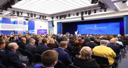 «Единая Россия» представила книгу «Единая Россия – партия большинства, партия Президента» для муниципальных депутатов