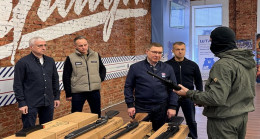 «Единая Россия» и фонд «Ветераны специальной военной и контртеррористических операций» передали оружие бойцам СВО