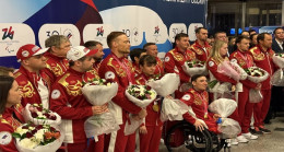 Birleşik Rusya Genç Muhafızları aktivistleri, XIV. Paralimpik Kış Oyunlarından 12 madalya ile dönen Rus Paralimpik takımını karşıladı