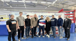 В Тамбове «Единая Россия» организовала для жителей тренировку по греко-римской борьбе с олимпийским чемпионом