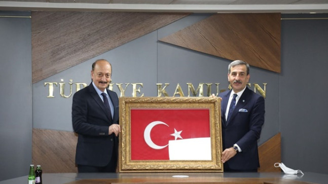 Bakan Bilgin, Türkiye Kamu-Sen’i Ziyaret Etti