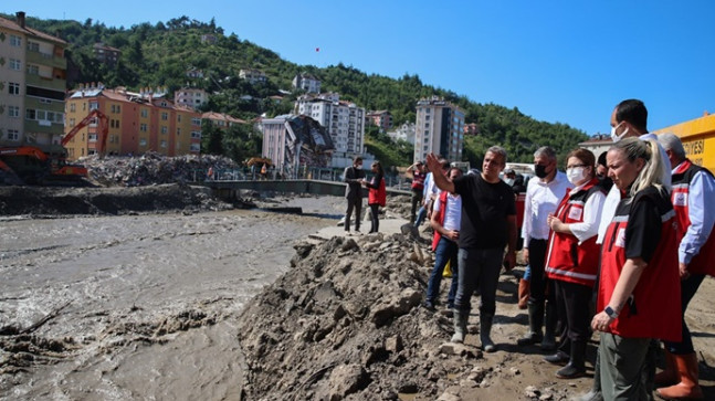 Sosyal yardımlar afetzedelere ulaştırılıyor