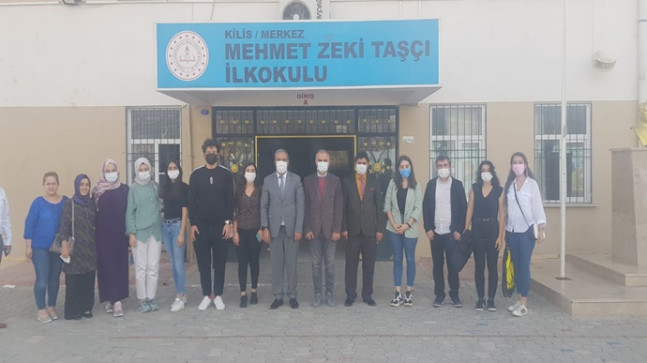 MÜDÜR MEHMET YAĞCI VE HAYIR SEVER İŞ ADAMI HÜSEYİN KIRAN `DAN KİLİS`TE OKULA ZİYARET