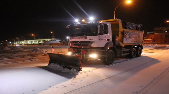 İSTANBUL BEYLİKDÜZÜ BELEDİYESİ’NDEN KAR MESAİSİ