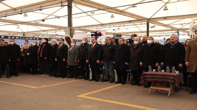 İZMİR’DEKİ ETKLİNLİĞE HALİLİYE DAMGA VURDU