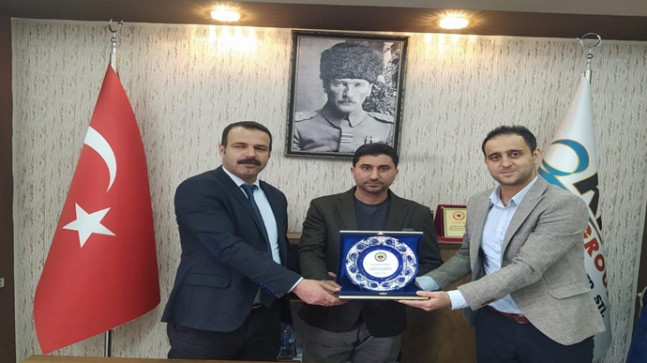 HAYIR SEVER İŞ ADAMI HÜSEYİN KIRAN `A TEŞEKKÜR PLAKETİ