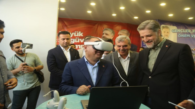 ÖNEN, TÜRKİYE’NİN İLK DİJİTAL GENÇ OFİSİNİ AÇTI