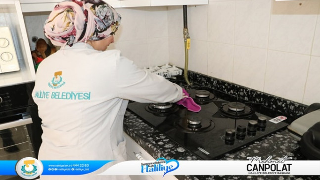HALİLİYE’DE EVDE BAKIM HİZMETİ İLE HANELER TEMİZLENİYOR