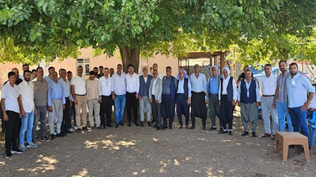 İŞ ADAMI BARIŞ ELCİSİ AZİZ KIZILCA DİYARBAKIR `DA KAN DAVALI İKİ MAHALLEYİ BARIŞTIRDI