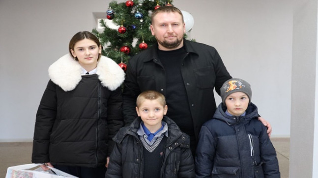 Кулинарные мастер-классы, электронное пианино, поездка в Москву и Санкт-Петербург: «Единая Россия» исполнила мечты детей со всей страны