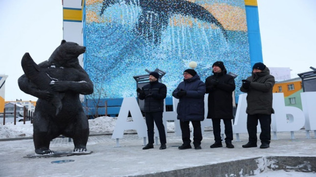 Anadyr’de Birleşik Rusya’nın desteğiyle şehir bölgesinin Arması anıtı açıldı