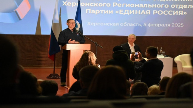 Vladimir Yakushev: Birleşik Rusya’nın birincil şubeleri ile belediye milletvekilleri arasındaki bağlantı zorunlu hale gelmeli