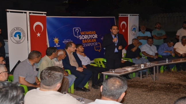 Birecik Belediye Başkanı Mehmet Begit, “Vatandaş Soruyor, Başkan Cevaplıyor” programı kapsamında Karşıyaka Mahallesinde hemşehrileriyle buluştu