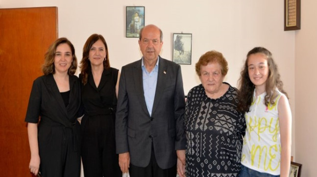 Cumhurbaşkanı Ersin Tatar, TMT mücahidi, gazi ve şehit yakınlarını ziyaret etti