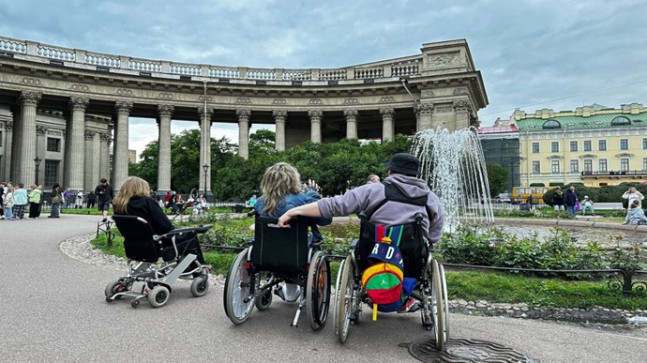 Birleşik Rusya, Tver bölgesinden engelliler için St. Petersburg’a bir gezi düzenledi