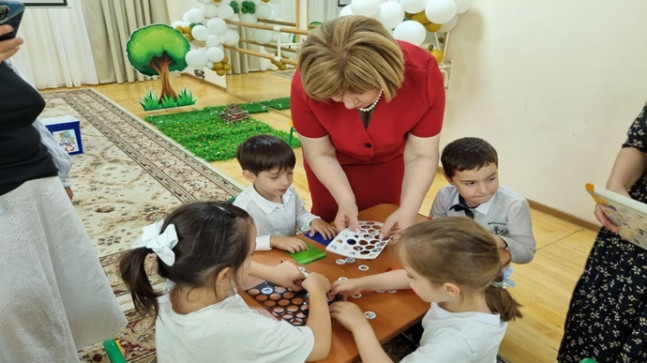 Birleşik Rusya milletvekilleri Mahaçkale’de okul öncesi çocuklara yönelik eko-dersler düzenledi