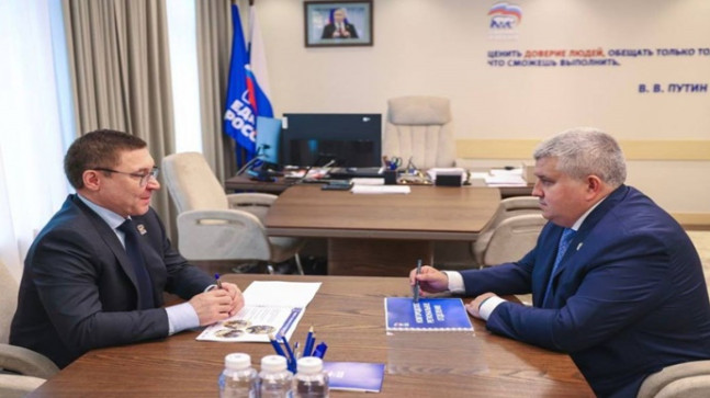 Vladimir Yakushev ve Novgorod Oblast Valisi Vekili Alexander Dronov, bölgede 2025 seçimlerine hazırlık görevlerini görüştü