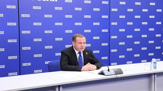 Дмитрий Медведев поручил разработать сервис подачи онлайн-заявлений о вступлении в «Единую Россию»