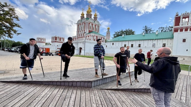 «Единая Россия» организовала для ветеранов СВО экскурсию по Москве