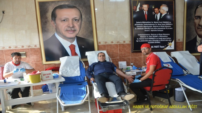 BİRECİK BELEDİYE BAŞKANI MEHMET BEGİT: TÜRK KIZILAY`A KAN BAĞIŞINDA BULUNDU