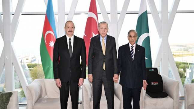 Azerbaycan Cumhurbaşkanı, Türkiye Cumhurbaşkanı ve Pakistan Başbakanı üçlü görüşme gerçekleştirdi