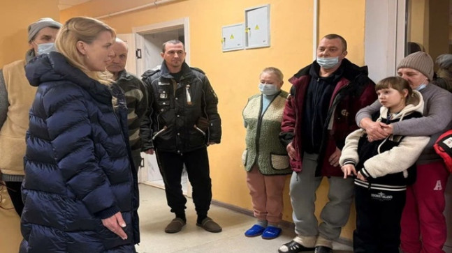 «Единая Россия» передала гуманитарную помощь эвакуированным жителям Северска (ДНР)