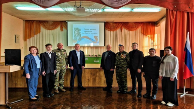 В Тольятти «Единая Россия» установила Парту Героя в честь участника СВО