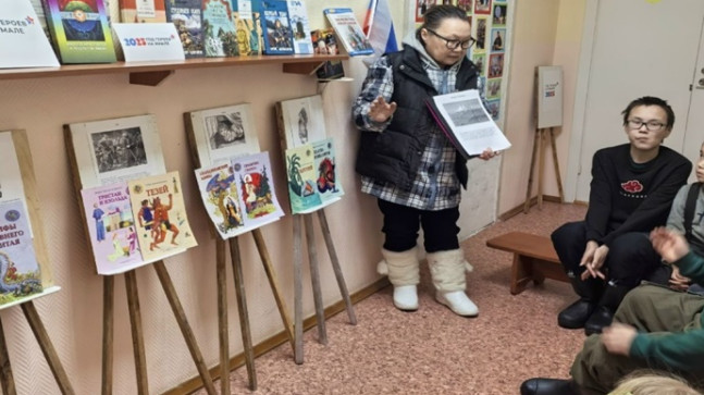 Birleşik Rusya Partisi, Yamalo-Nenets Özerk Okrugu’ndaki bir köyde, ülkenin yerli halklarının mitleri ve efsaneleri hakkında okul çocuklarına yönelik bir konferans düzenledi