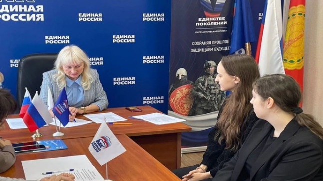 Вопросы здравоохранения и поддержки абитуриентов: «Единая Россия» провела общественные приёмы жителей регионов
