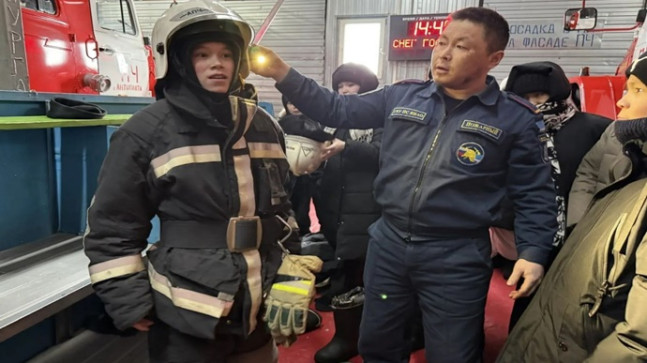 Yamalo-Nenets Özerk Okrugu’nun Tazovsky bölgesinde, Birleşik Rusya partisi çocuklar için itfaiye istasyonuna bir gezi düzenledi
