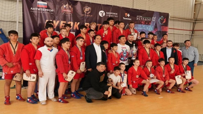 Birleşik Rusya partisinin “Çocuk Sporları” projesi kapsamında Astrahan’da bir sambo turnuvası düzenlendi