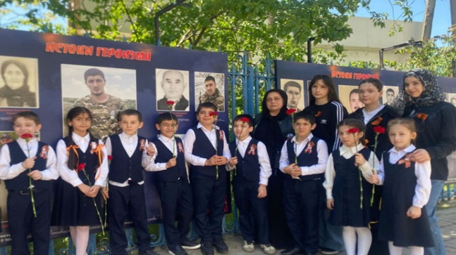 Birleşik Rusya’nın yardımıyla Mahaçkala’da SVO katılımcıları anısına bir anıt düzenlendi