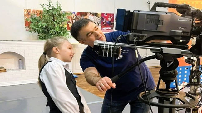 Birleşik Rusya’nın girişimiyle, Pokachi’den (Khanty-Mansi Özerk Bölgesi) öğrenciler televizyon ve radyo şirketini ziyaret etti