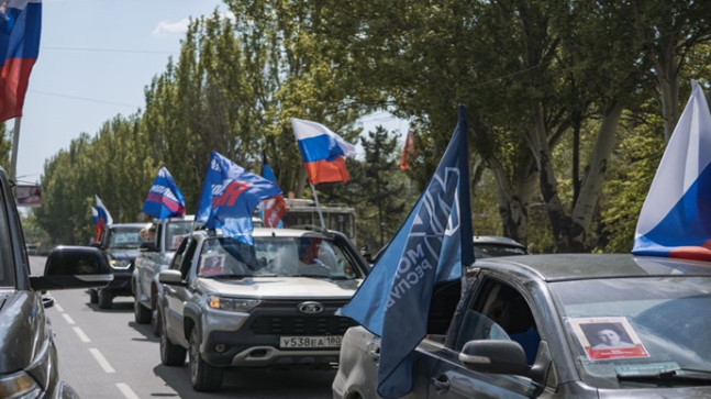 Motor rallileri, Ölümsüz Alay yürüyüşleri ve cesaret dersleri: Birleşik Rusya, Zafer Günü’nü ülke genelinde kutladı